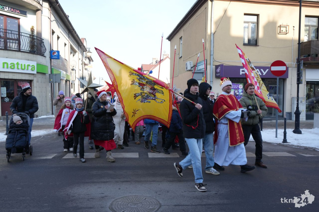 Królowie pokłonili się dzieciątku Jezus. X Orszak w Końskich [wideo, zdjęcia]