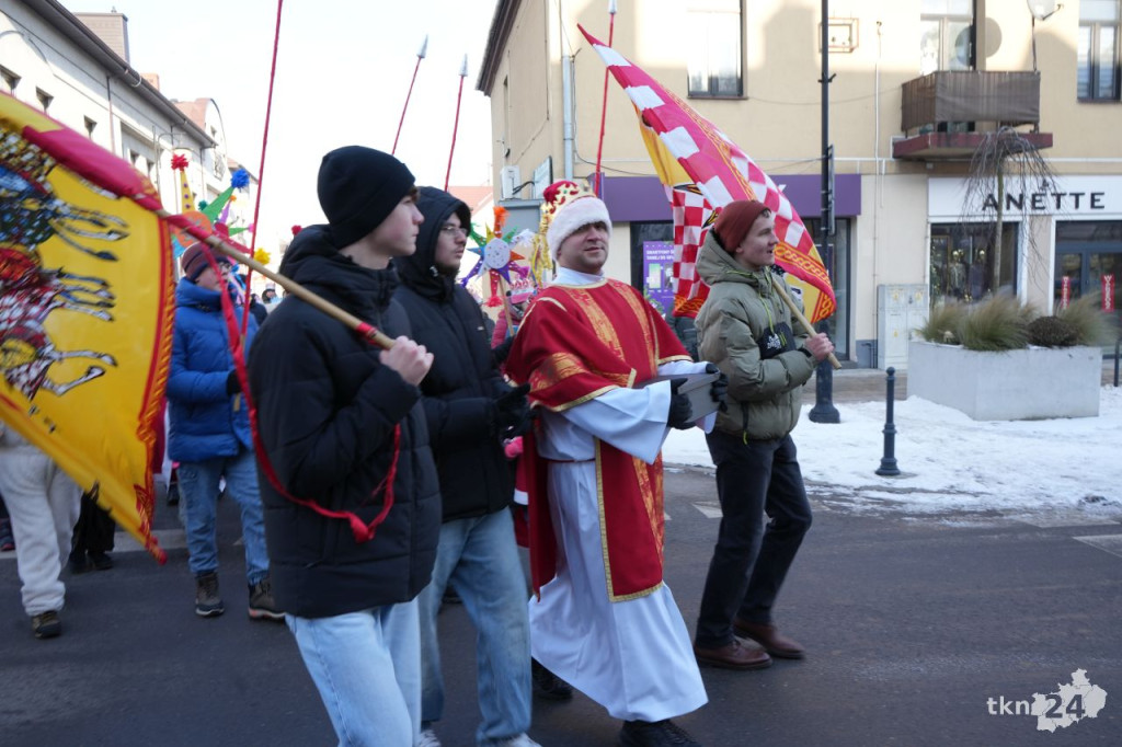 Królowie pokłonili się dzieciątku Jezus. X Orszak w Końskich [wideo, zdjęcia]