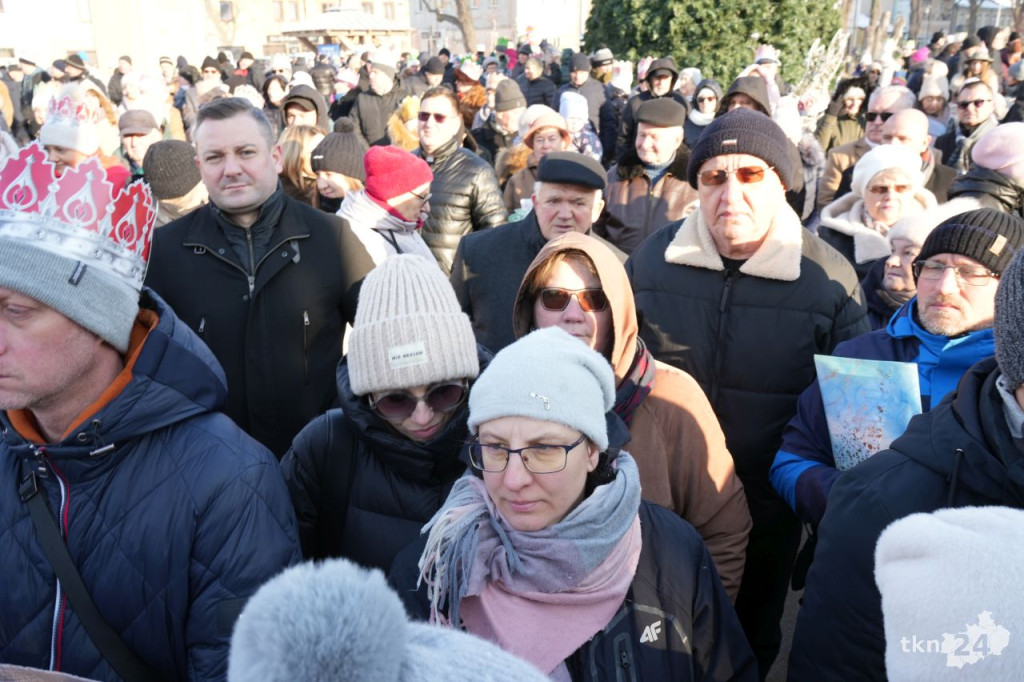 Królowie pokłonili się dzieciątku Jezus. X Orszak w Końskich [wideo, zdjęcia]
