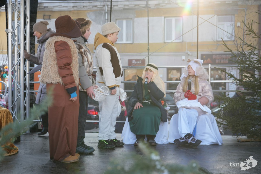 Królowie pokłonili się dzieciątku Jezus. X Orszak w Końskich [wideo, zdjęcia]