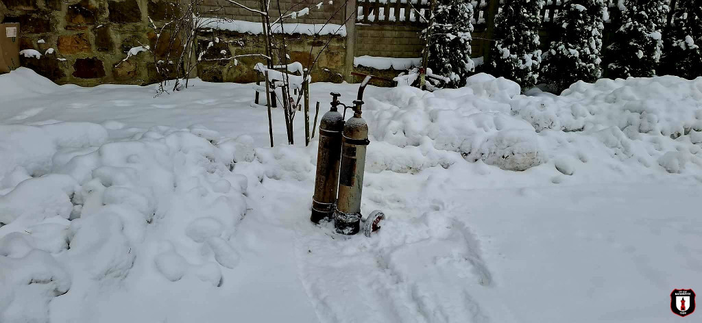 Pożar w Wąglowie. Na miejscu ulatniał się acetylen. Strażacy pracowali w ciężkich warunkach