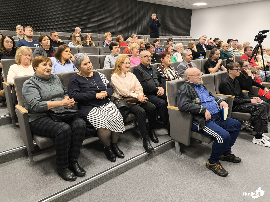 Lokalna poetka na start Domu Kultury. Spotkanie autorskie z Barbarą Ogonowską [wideo, zdjęcia]