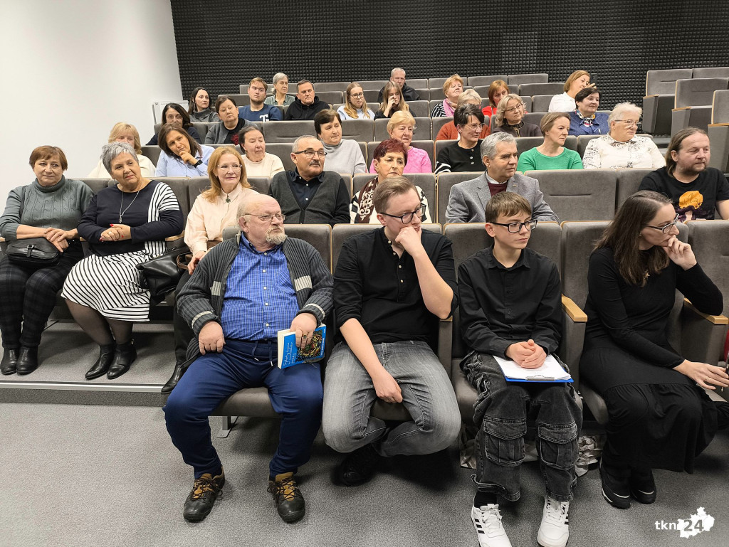 Lokalna poetka na start Domu Kultury. Spotkanie autorskie z Barbarą Ogonowską [wideo, zdjęcia]