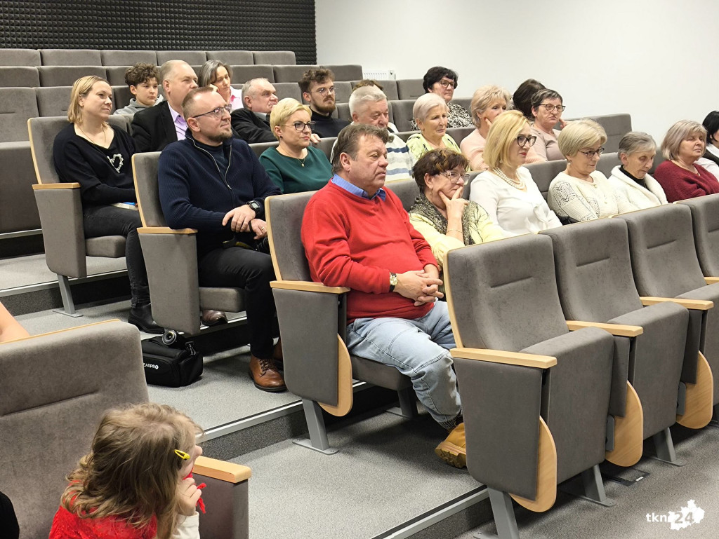 Lokalna poetka na start Domu Kultury. Spotkanie autorskie z Barbarą Ogonowską [wideo, zdjęcia]