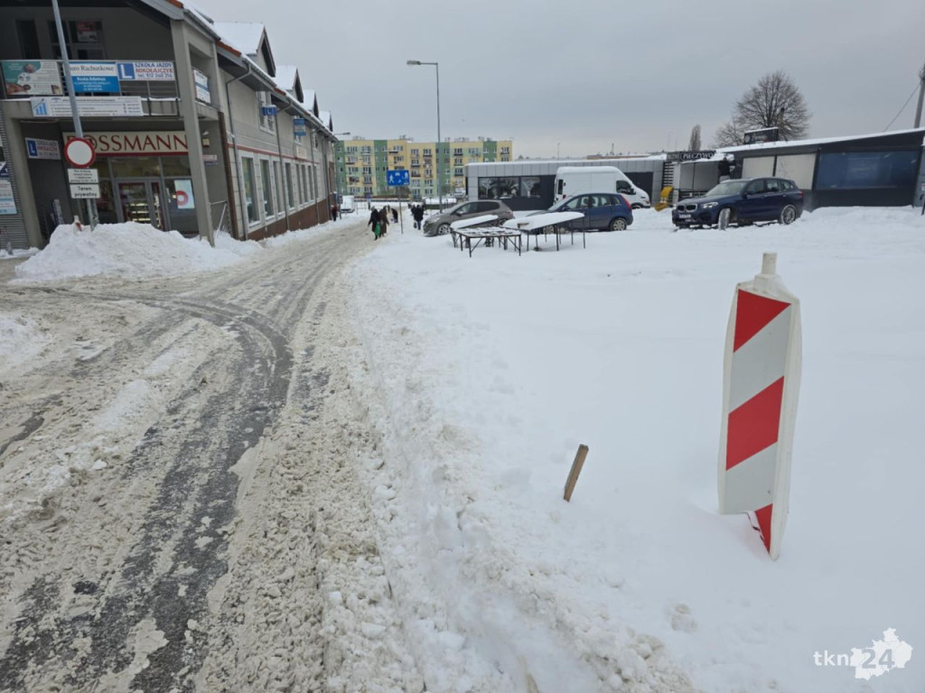 Kto odpowiada za odśnieżanie chodników? Czy trzeba zakładać raki idąc na miasto?