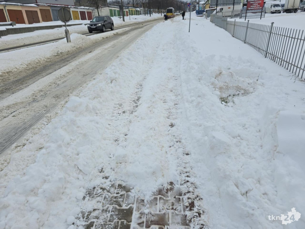 Kto odpowiada za odśnieżanie chodników? Czy trzeba zakładać raki idąc na miasto?