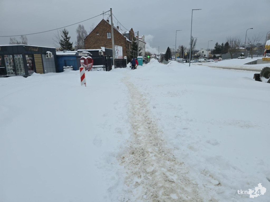 Kto odpowiada za odśnieżanie chodników? Czy trzeba zakładać raki idąc na miasto?