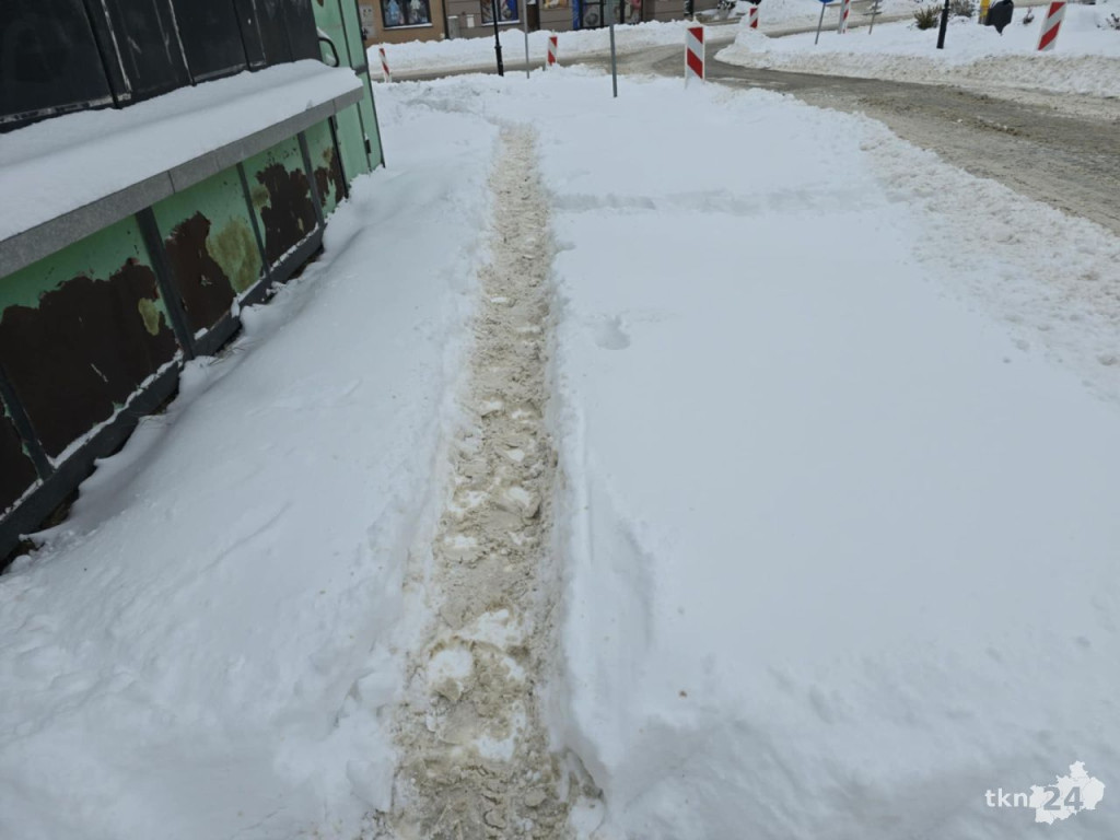 Kto odpowiada za odśnieżanie chodników? Czy trzeba zakładać raki idąc na miasto?