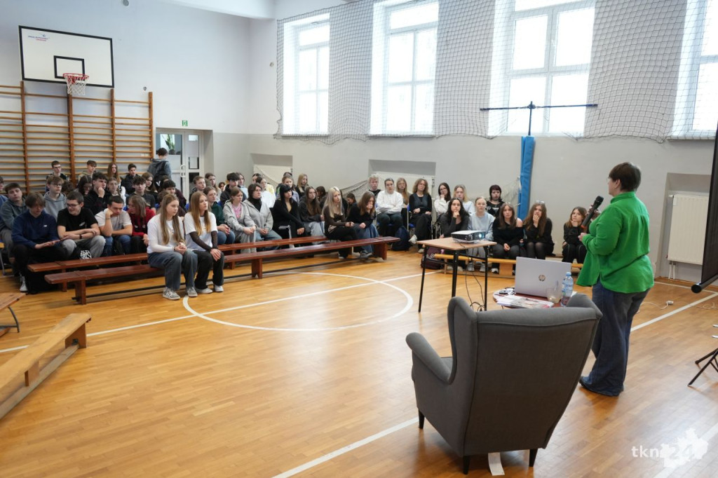 Edukacja w Tanzanii tematem prelekcji w II Liceum Ogólnokształcącym w Końskich [wideo, zdjęcia]