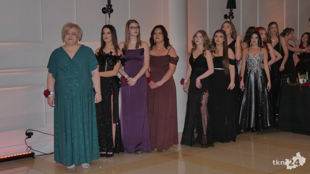 Piękny bal na ponad sto osób! Zobaczcie relację ze studniówki Górki ze Stąporkowa [wideo, zdjęcia]