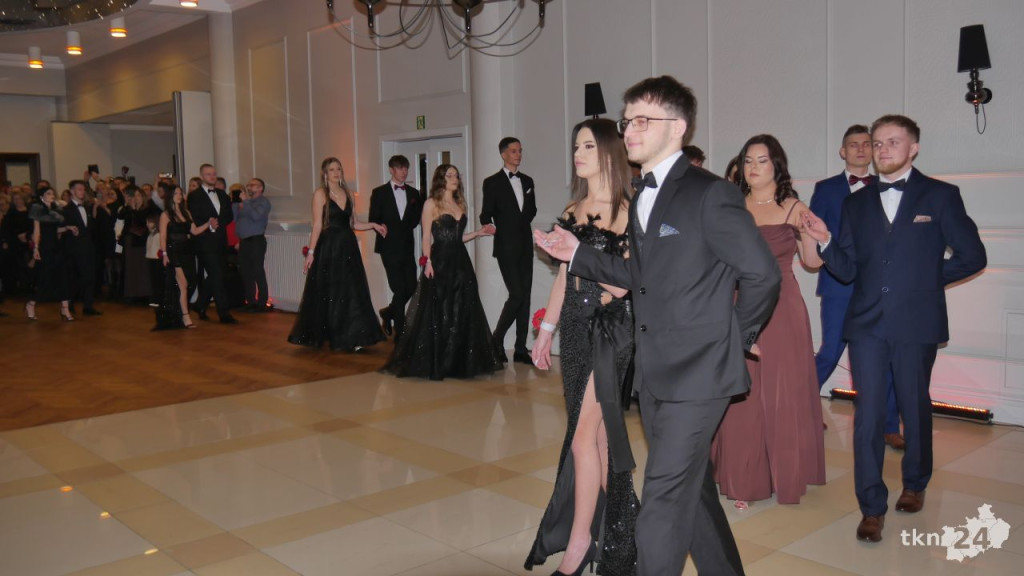 Piękny bal na ponad sto osób! Zobaczcie relację ze studniówki Górki ze Stąporkowa [wideo, zdjęcia]