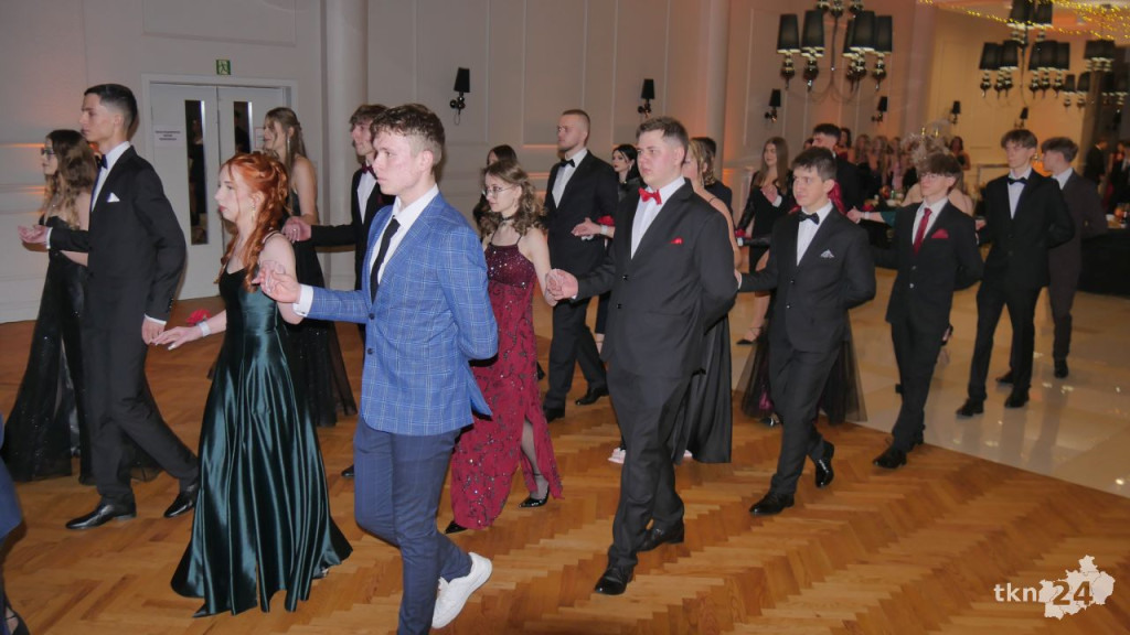 Piękny bal na ponad sto osób! Zobaczcie relację ze studniówki Górki ze Stąporkowa [wideo, zdjęcia]