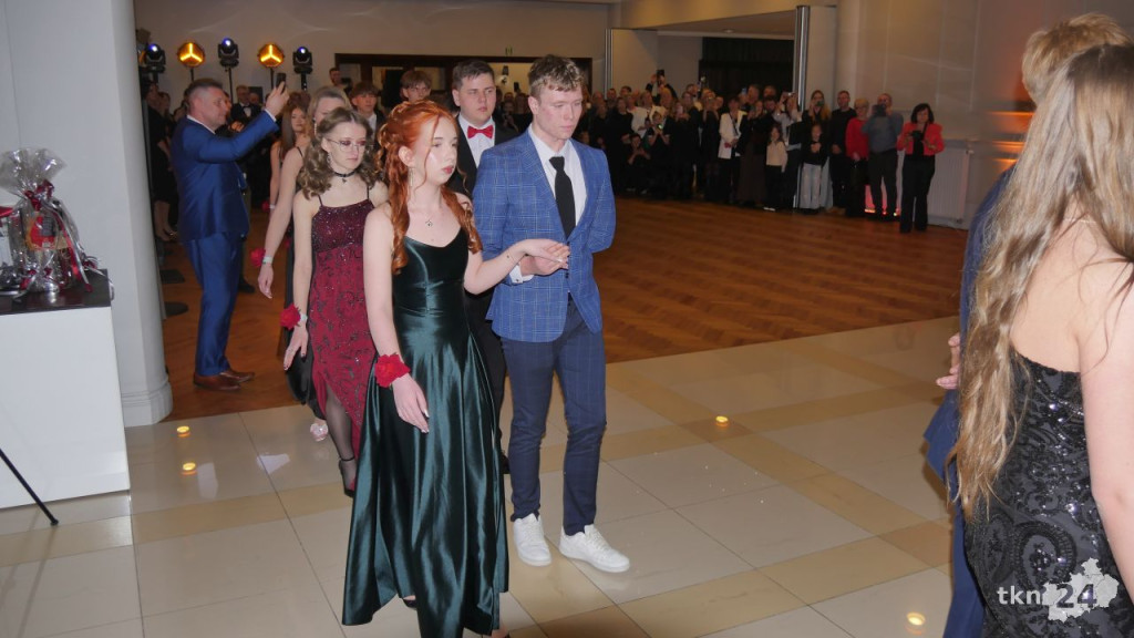 Piękny bal na ponad sto osób! Zobaczcie relację ze studniówki Górki ze Stąporkowa [wideo, zdjęcia]