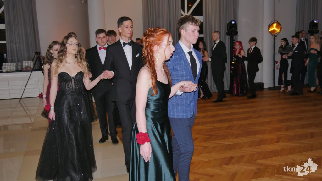 Piękny bal na ponad sto osób! Zobaczcie relację ze studniówki Górki ze Stąporkowa [wideo, zdjęcia]