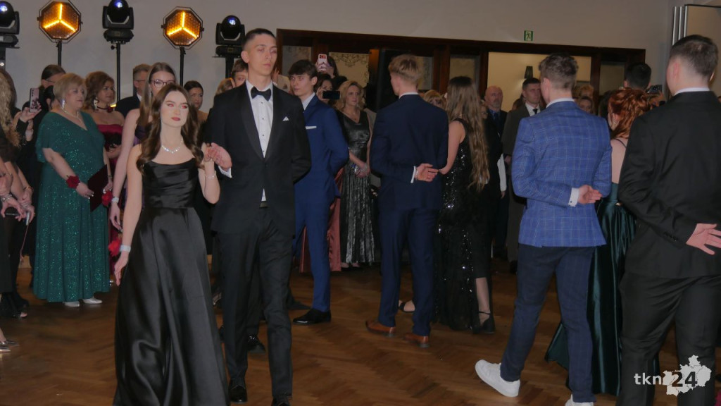 Piękny bal na ponad sto osób! Zobaczcie relację ze studniówki Górki ze Stąporkowa [wideo, zdjęcia]