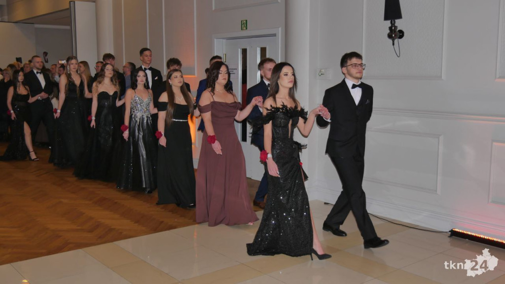 Piękny bal na ponad sto osób! Zobaczcie relację ze studniówki Górki ze Stąporkowa [wideo, zdjęcia]