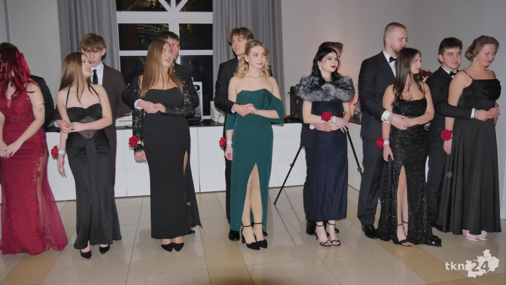 Piękny bal na ponad sto osób! Zobaczcie relację ze studniówki Górki ze Stąporkowa [wideo, zdjęcia]