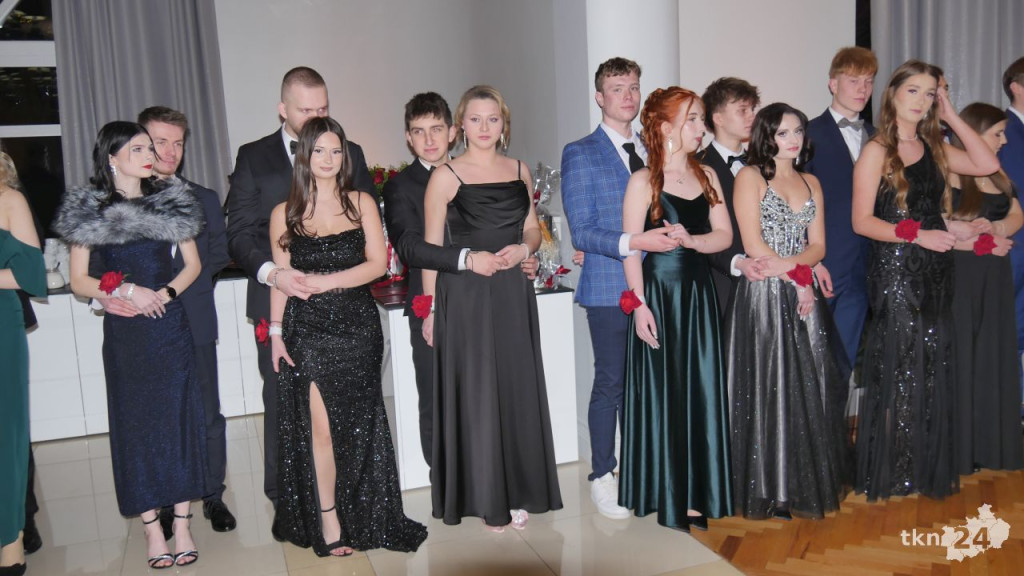 Piękny bal na ponad sto osób! Zobaczcie relację ze studniówki Górki ze Stąporkowa [wideo, zdjęcia]