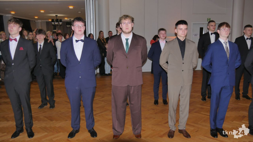Piękny bal na ponad sto osób! Zobaczcie relację ze studniówki Górki ze Stąporkowa [wideo, zdjęcia]