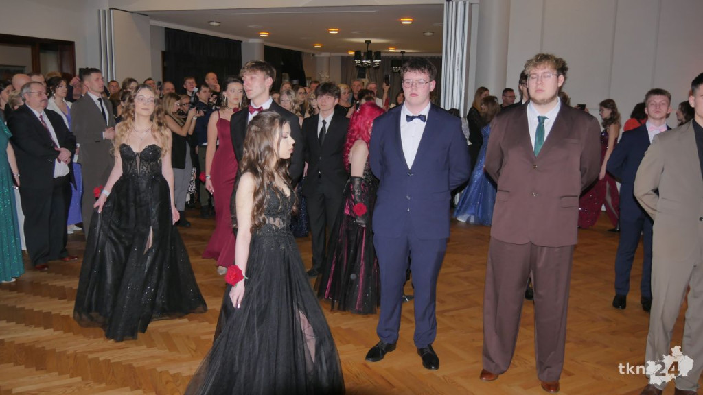 Piękny bal na ponad sto osób! Zobaczcie relację ze studniówki Górki ze Stąporkowa [wideo, zdjęcia]