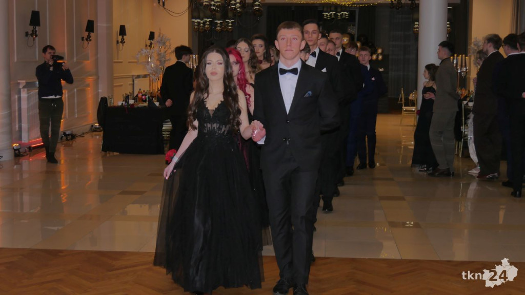 Piękny bal na ponad sto osób! Zobaczcie relację ze studniówki Górki ze Stąporkowa [wideo, zdjęcia]