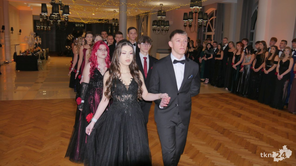 Piękny bal na ponad sto osób! Zobaczcie relację ze studniówki Górki ze Stąporkowa [wideo, zdjęcia]