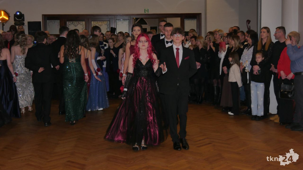 Piękny bal na ponad sto osób! Zobaczcie relację ze studniówki Górki ze Stąporkowa [wideo, zdjęcia]