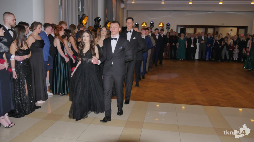 Piękny bal na ponad sto osób! Zobaczcie relację ze studniówki Górki ze Stąporkowa [wideo, zdjęcia]