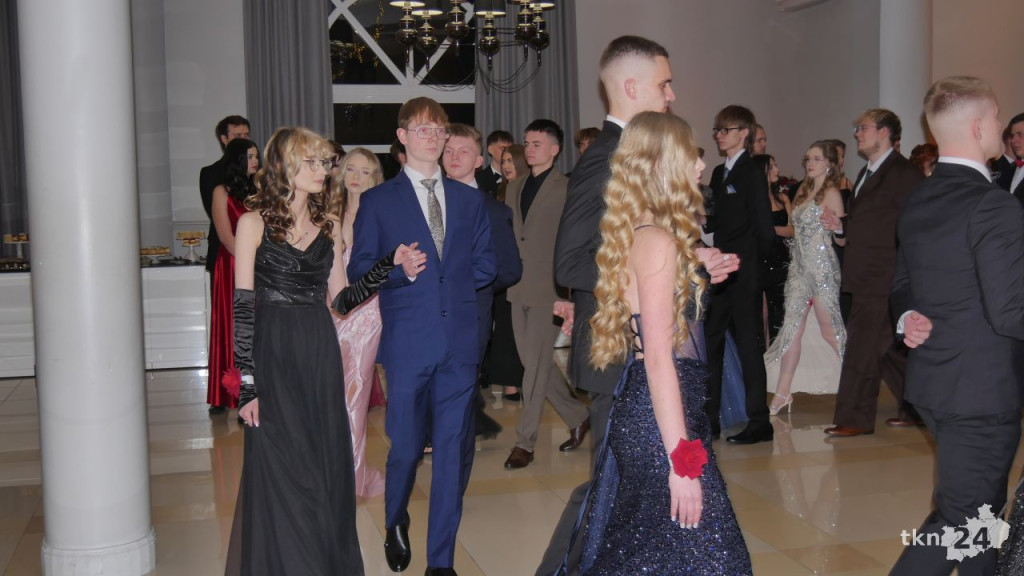 Piękny bal na ponad sto osób! Zobaczcie relację ze studniówki Górki ze Stąporkowa [wideo, zdjęcia]