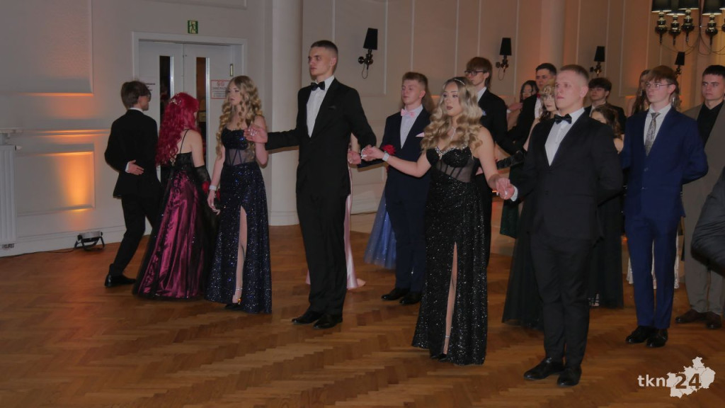 Piękny bal na ponad sto osób! Zobaczcie relację ze studniówki Górki ze Stąporkowa [wideo, zdjęcia]