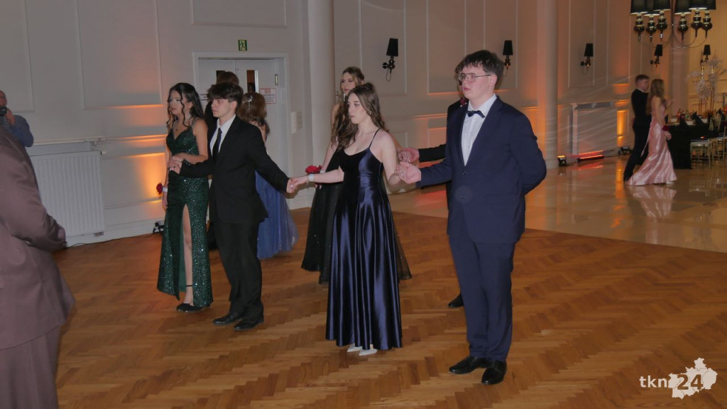 Piękny bal na ponad sto osób! Zobaczcie relację ze studniówki Górki ze Stąporkowa [wideo, zdjęcia]