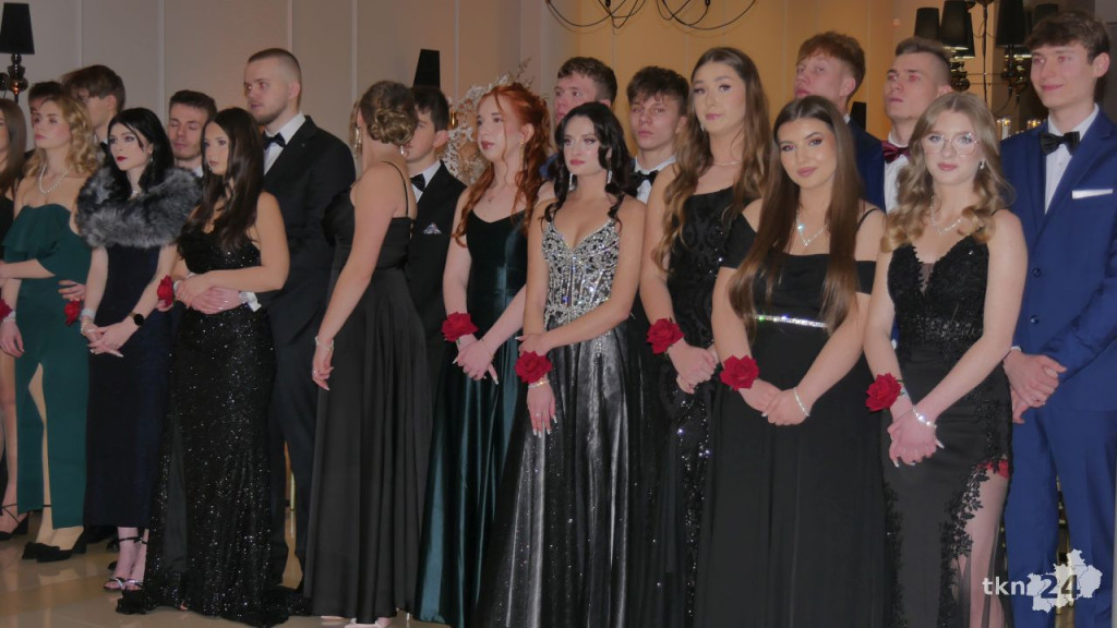 Piękny bal na ponad sto osób! Zobaczcie relację ze studniówki Górki ze Stąporkowa [wideo, zdjęcia]