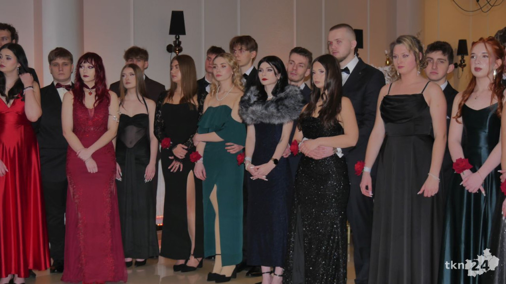 Piękny bal na ponad sto osób! Zobaczcie relację ze studniówki Górki ze Stąporkowa [wideo, zdjęcia]