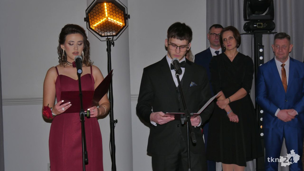 Piękny bal na ponad sto osób! Zobaczcie relację ze studniówki Górki ze Stąporkowa [wideo, zdjęcia]