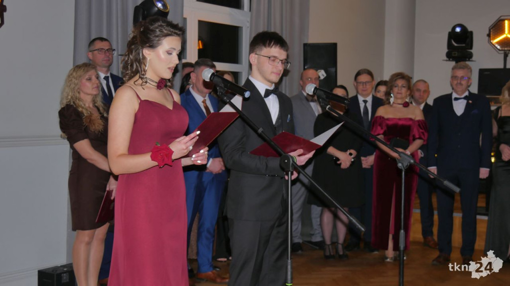Piękny bal na ponad sto osób! Zobaczcie relację ze studniówki Górki ze Stąporkowa [wideo, zdjęcia]