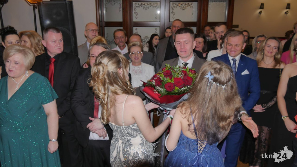 Piękny bal na ponad sto osób! Zobaczcie relację ze studniówki Górki ze Stąporkowa [wideo, zdjęcia]