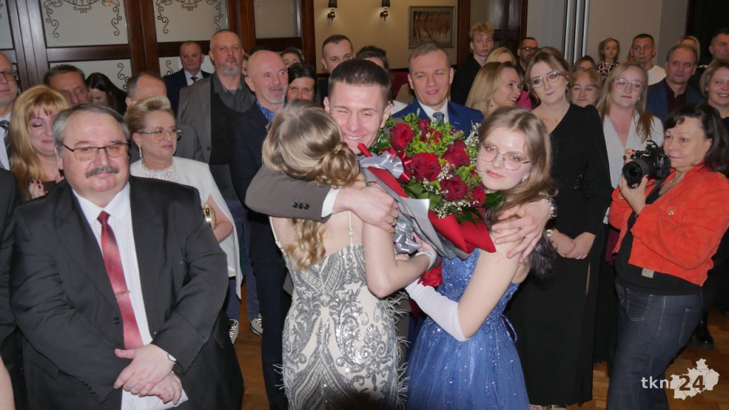 Piękny bal na ponad sto osób! Zobaczcie relację ze studniówki Górki ze Stąporkowa [wideo, zdjęcia]