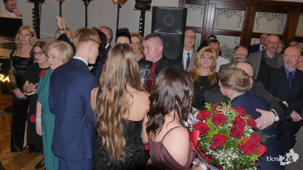 Piękny bal na ponad sto osób! Zobaczcie relację ze studniówki Górki ze Stąporkowa [wideo, zdjęcia]