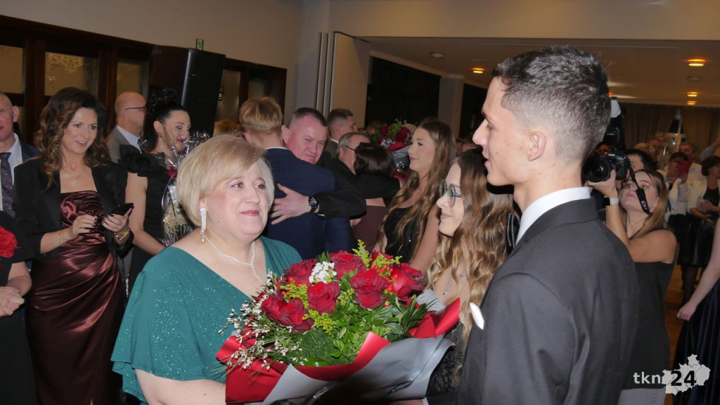 Piękny bal na ponad sto osób! Zobaczcie relację ze studniówki Górki ze Stąporkowa [wideo, zdjęcia]