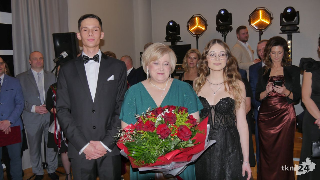 Piękny bal na ponad sto osób! Zobaczcie relację ze studniówki Górki ze Stąporkowa [wideo, zdjęcia]