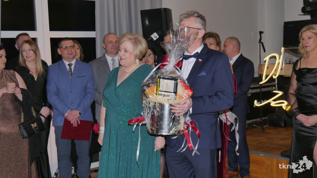Piękny bal na ponad sto osób! Zobaczcie relację ze studniówki Górki ze Stąporkowa [wideo, zdjęcia]