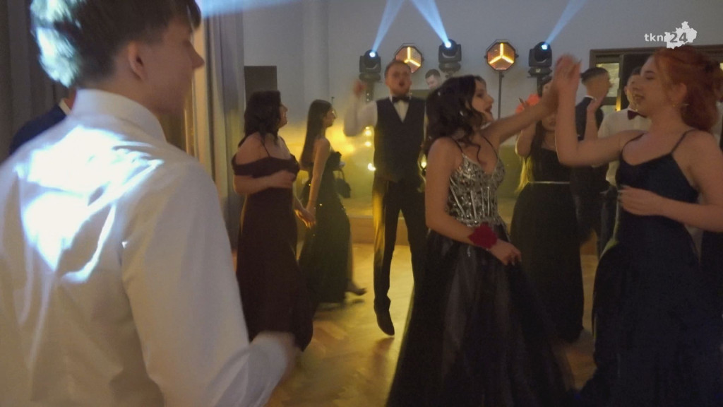 Piękny bal na ponad sto osób! Zobaczcie relację ze studniówki Górki ze Stąporkowa [wideo, zdjęcia]