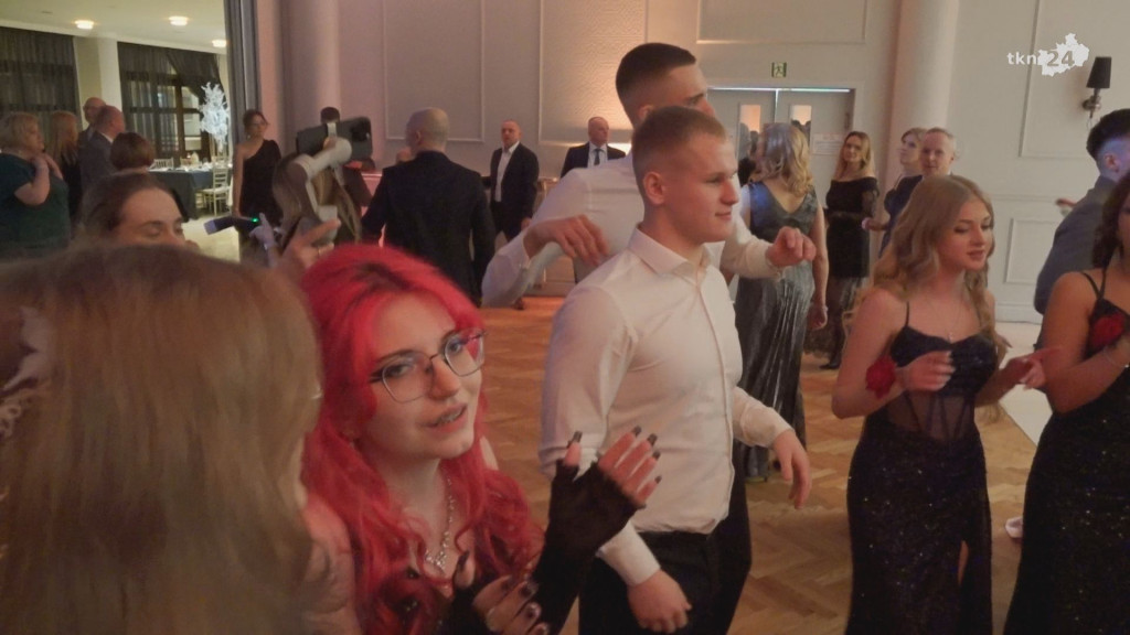 Piękny bal na ponad sto osób! Zobaczcie relację ze studniówki Górki ze Stąporkowa [wideo, zdjęcia]