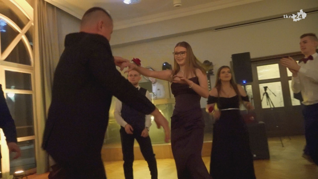 Piękny bal na ponad sto osób! Zobaczcie relację ze studniówki Górki ze Stąporkowa [wideo, zdjęcia]