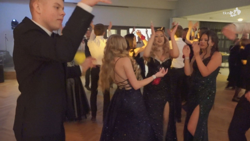 Piękny bal na ponad sto osób! Zobaczcie relację ze studniówki Górki ze Stąporkowa [wideo, zdjęcia]