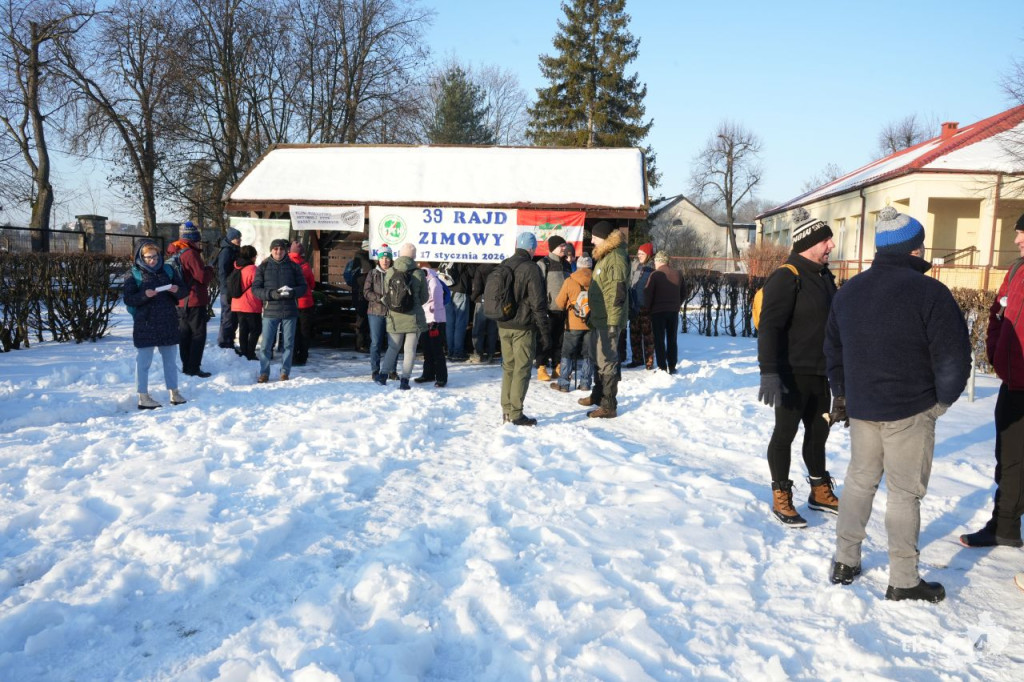 Około 100 piechurów wyruszyło na 39. Rajd Zimowy PTTK Końskie [wideo, zdjęcia]