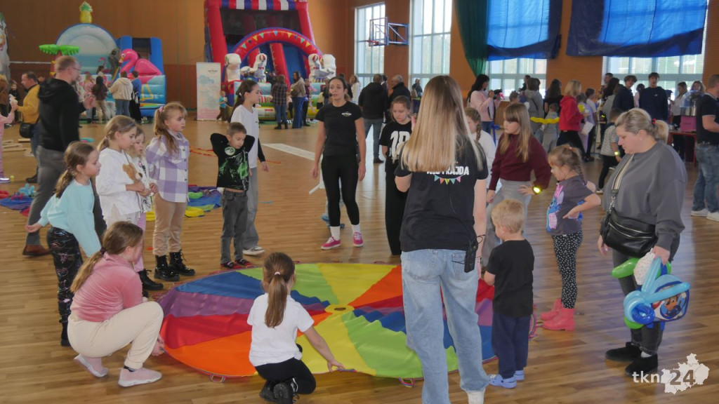 Wiele atrakcji na ferie w Radoszycach. Hala Sportowa wypełniła się najmłodszymi mieszkańcami [wideo, zdjęcia]