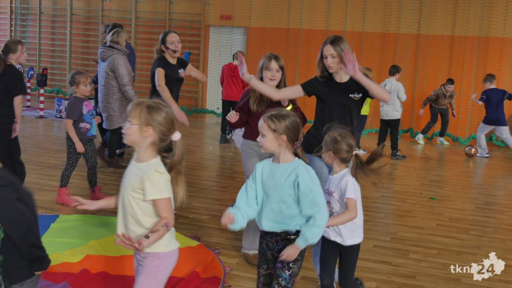 Wiele atrakcji na ferie w Radoszycach. Hala Sportowa wypełniła się najmłodszymi mieszkańcami [wideo, zdjęcia]