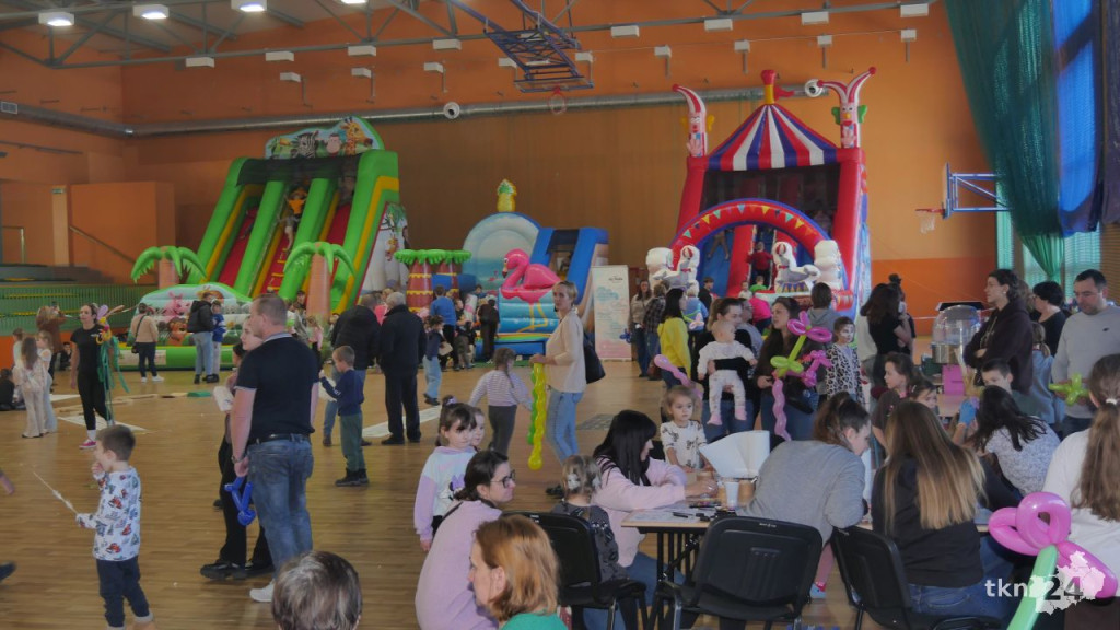 Wiele atrakcji na ferie w Radoszycach. Hala Sportowa wypełniła się najmłodszymi mieszkańcami [wideo, zdjęcia]