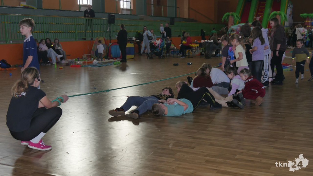 Wiele atrakcji na ferie w Radoszycach. Hala Sportowa wypełniła się najmłodszymi mieszkańcami [wideo, zdjęcia]